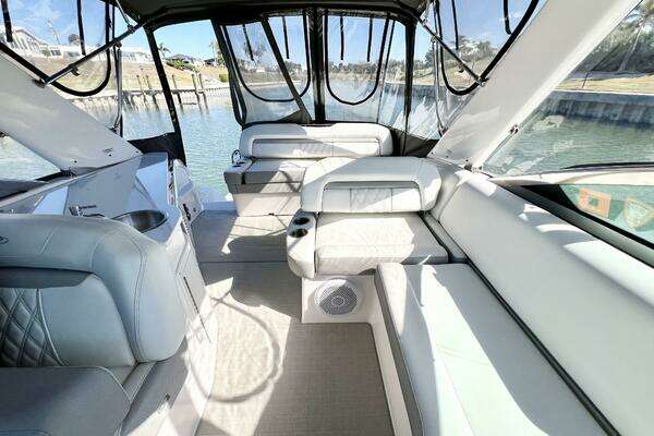 Regal 33 XO Yacht For Sale