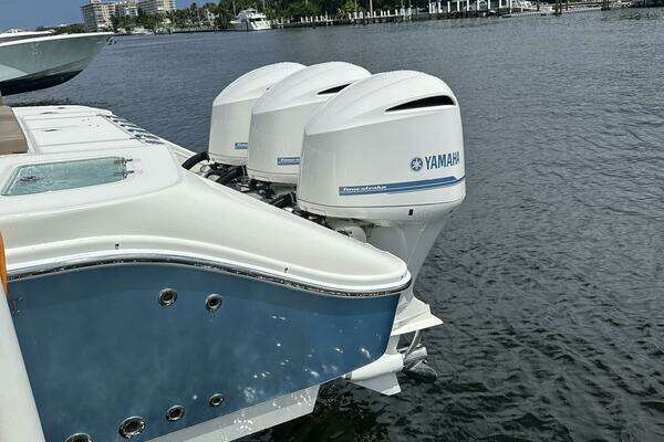 Edgewater 370CC Yacht For Sale