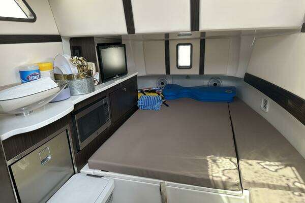 Edgewater 370CC Yacht For Sale