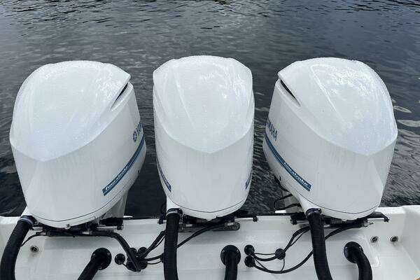 Edgewater 370CC Yacht For Sale