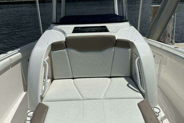 Edgewater 370CC Yacht For Sale