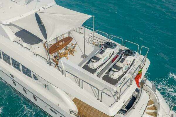 Hargrave Capri Skylounge Yacht For Sale