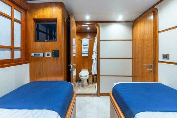 Stbd Guest Cabin Looking Aft