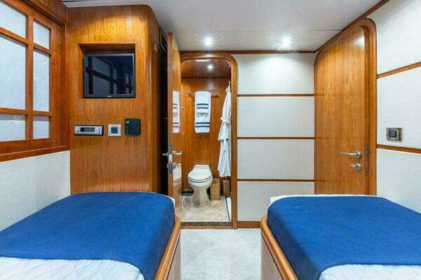 Hargrave Capri Skylounge Yacht For Sale