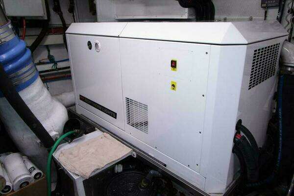 Hargrave Capri Skylounge Yacht For Sale