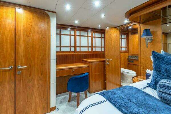 Hargrave Capri Skylounge Yacht For Sale