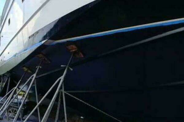 Hargrave Capri Skylounge Yacht For Sale