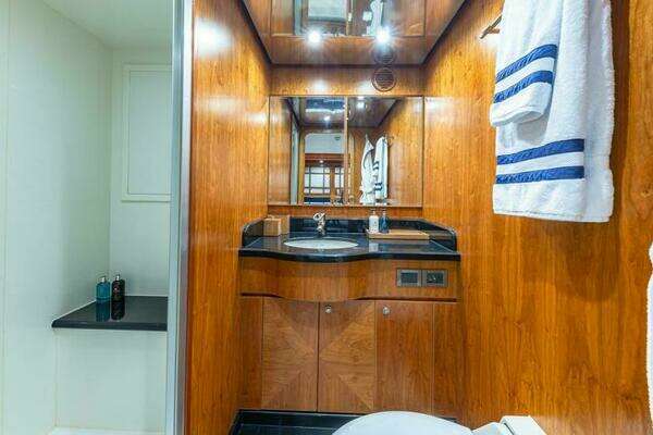 Hargrave Capri Skylounge Yacht For Sale