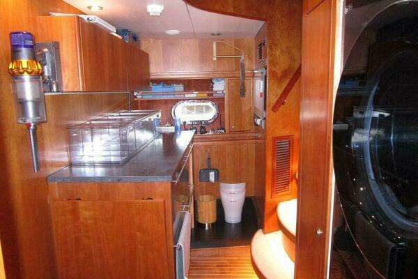 Hargrave Capri Skylounge Yacht For Sale