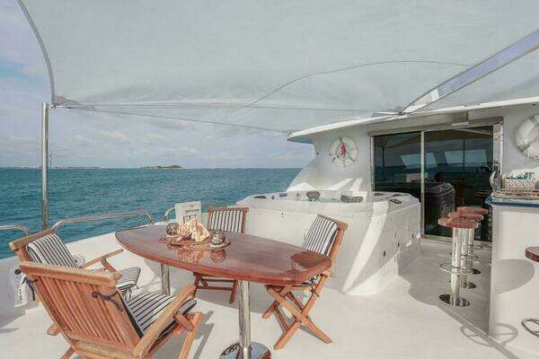 Hargrave Capri Skylounge Yacht For Sale