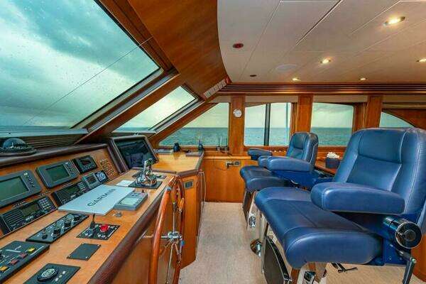 Hargrave Capri Skylounge Yacht For Sale