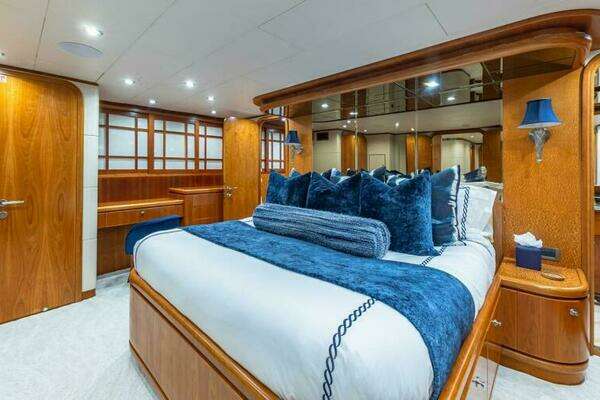 Hargrave Capri Skylounge Yacht For Sale