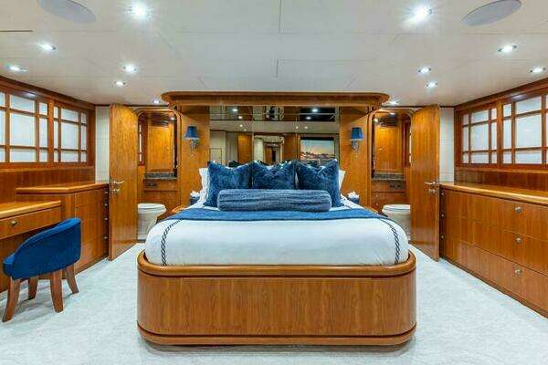 Hargrave Capri Skylounge Yacht For Sale