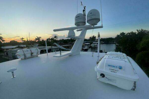 Hargrave Capri Skylounge Yacht For Sale