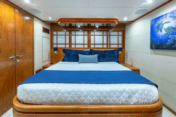 Hargrave Capri Skylounge Yacht For Sale