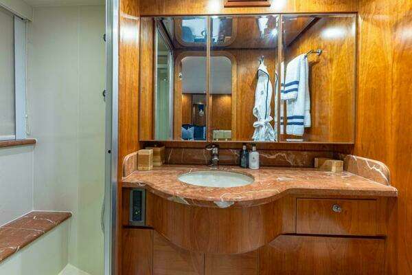 Hargrave Capri Skylounge Yacht For Sale