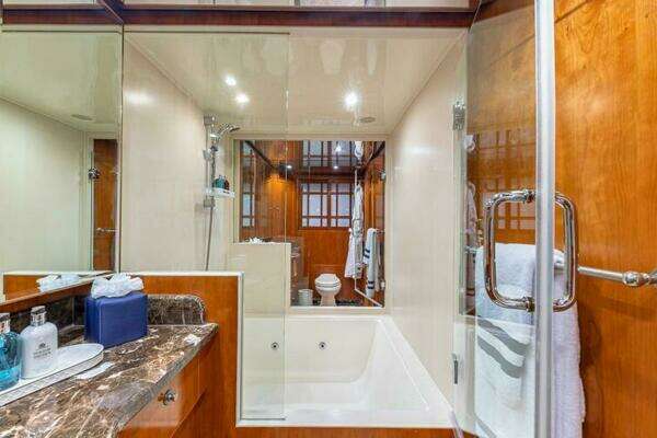 Hargrave Capri Skylounge Yacht For Sale