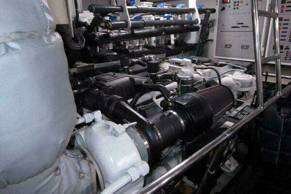 Hargrave Capri Skylounge Yacht For Sale