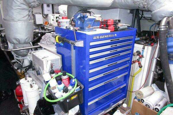 Hargrave Capri Skylounge Yacht For Sale