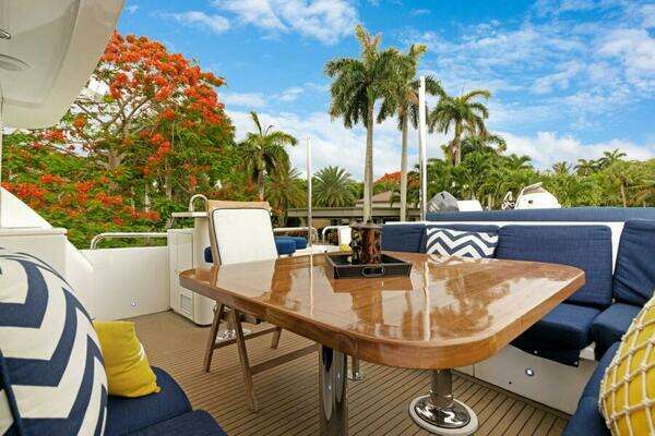 Hargrave Capri Skylounge Yacht For Sale