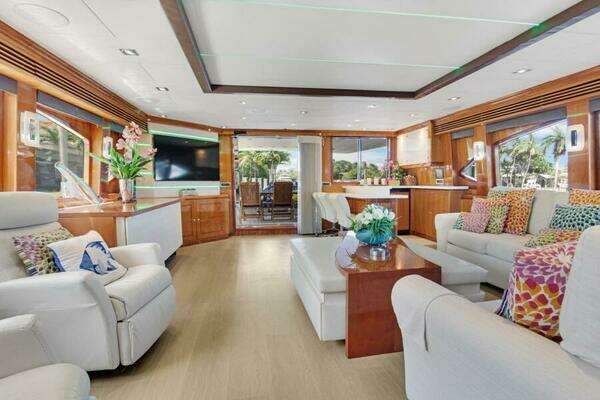 Hargrave Capri Skylounge Yacht For Sale