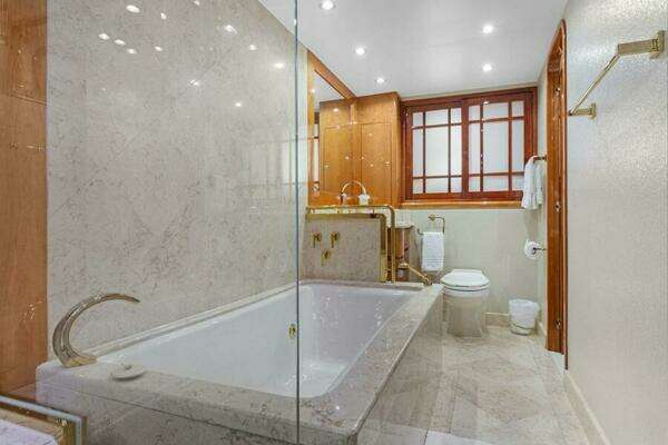 Hargrave Capri Skylounge Yacht For Sale