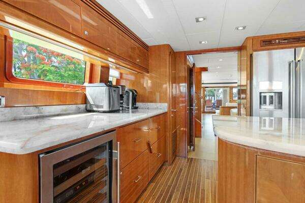 Hargrave Capri Skylounge Yacht For Sale