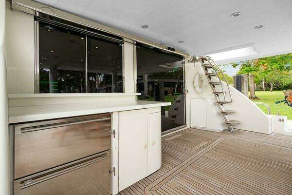 Hargrave Capri Skylounge Yacht For Sale