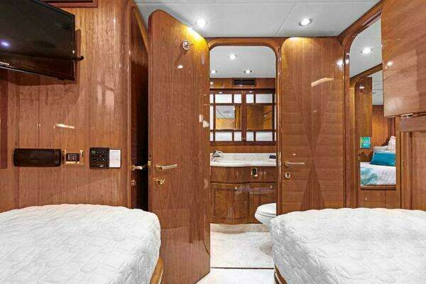 Hargrave Capri Skylounge Yacht For Sale