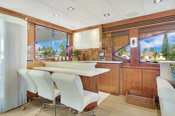 Hargrave Capri Skylounge Yacht For Sale