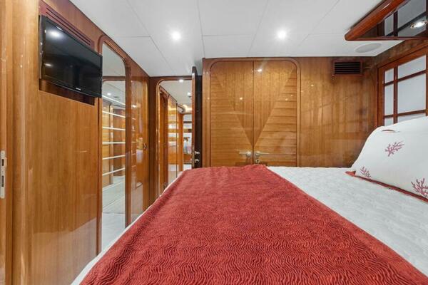 OSSUM DREAM 96ft Hargrave Yacht For Sale