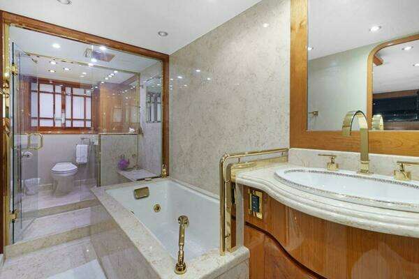 Hargrave Capri Skylounge Yacht For Sale