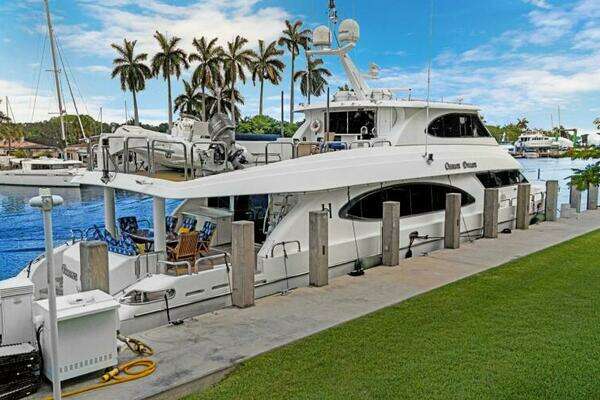 Hargrave Capri Skylounge Yacht For Sale