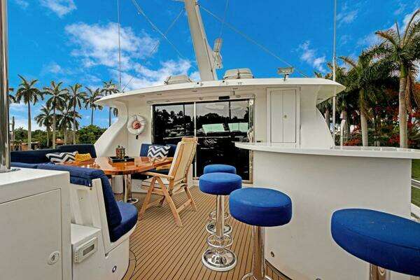 Hargrave Capri Skylounge Yacht For Sale