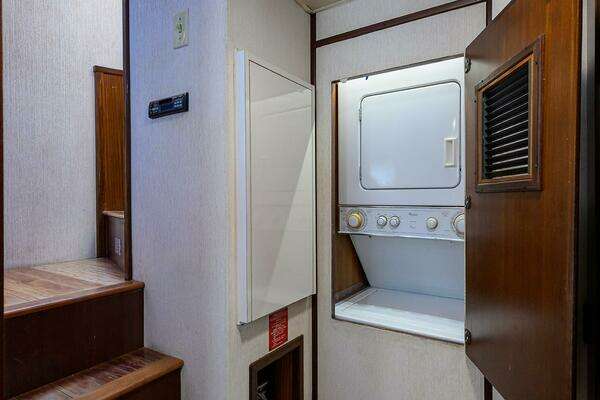 Hatteras 78 Cockpit Motor Yacht Yacht For Sale