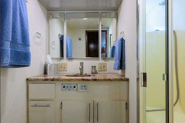 Hatteras 78 Cockpit Motor Yacht Yacht For Sale