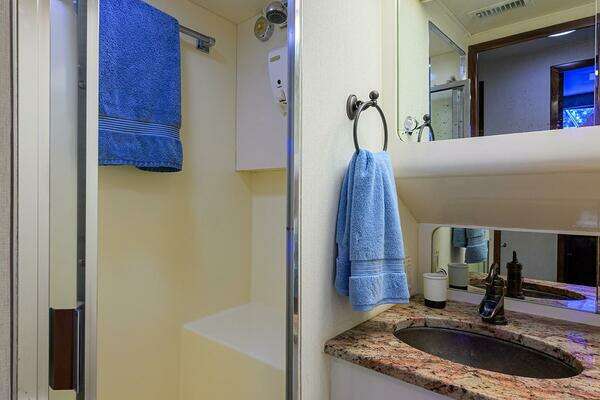 Hatteras 78 Cockpit Motor Yacht Yacht For Sale