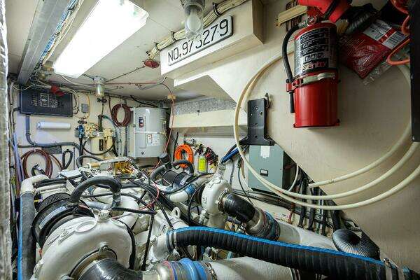 Hatteras 78 Cockpit Motor Yacht Yacht For Sale