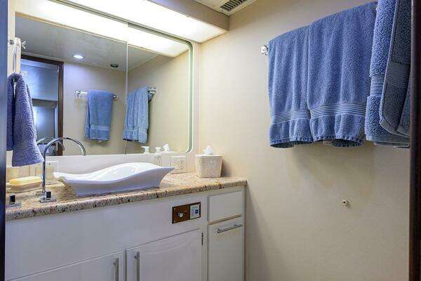 Hatteras 78 Cockpit Motor Yacht Yacht For Sale