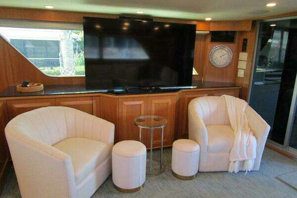 Burger Flush Deck with Flybridge Yacht For Sale