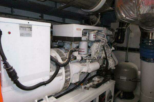 Burger Flush Deck with Flybridge Yacht For Sale