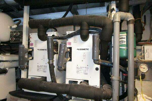 Burger Flush Deck with Flybridge Yacht For Sale