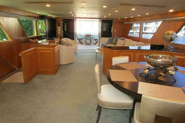 Burger Flush Deck with Flybridge Yacht For Sale