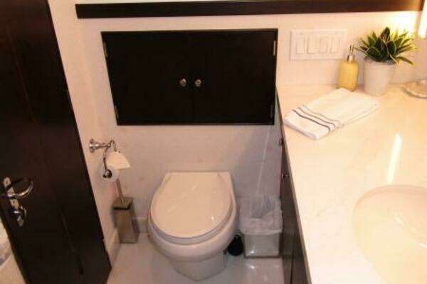 Burger Flush Deck with Flybridge Yacht For Sale