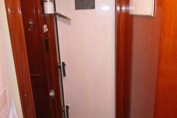 Burger Flush Deck with Flybridge Yacht For Sale