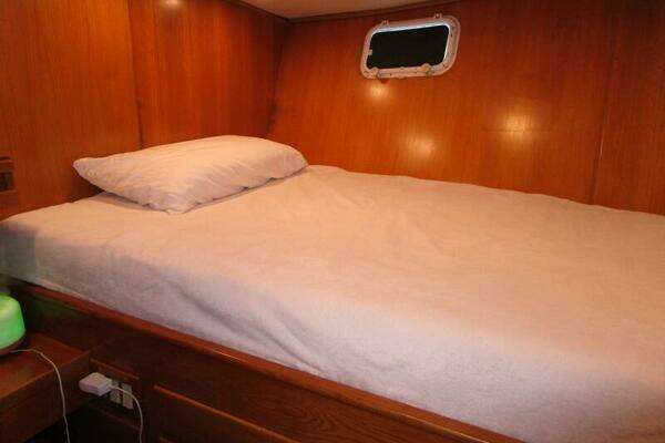 Burger Flush Deck with Flybridge Yacht For Sale