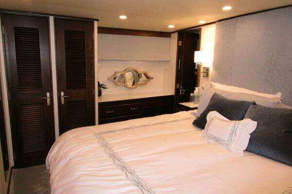 Burger Flush Deck with Flybridge Yacht For Sale