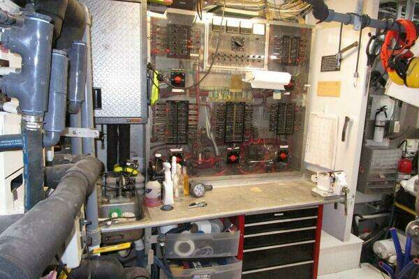 Burger Flush Deck with Flybridge Yacht For Sale