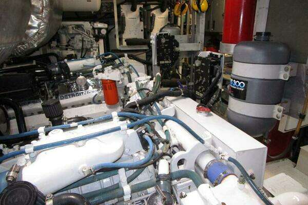 Burger Flush Deck with Flybridge Yacht For Sale