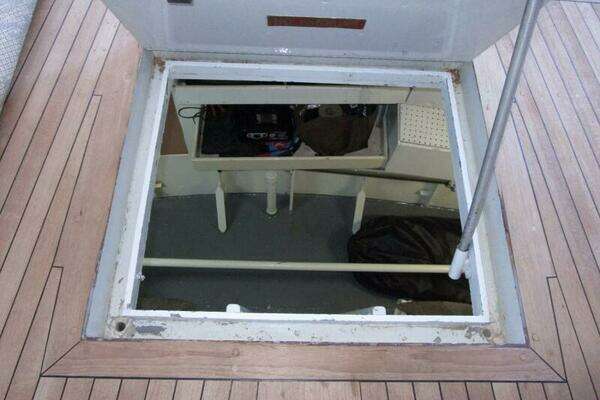 Burger Flush Deck with Flybridge Yacht For Sale